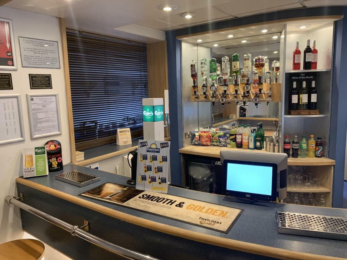 多宁顿a50温德姆戴斯酒店 达宁顿堡 外观 照片